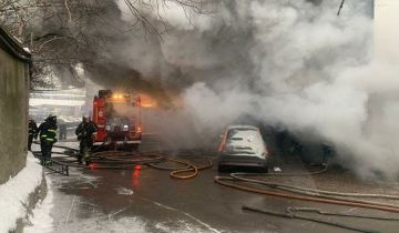 Пожарные локализовали возгорание на складе в московской промзоне Пожарные локализовали возгорание на складе в московской промзоне