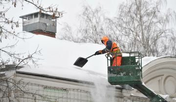 Самые популярные вопросы горожан про уборку снега с крыш Самые популярные вопросы горожан про уборку снега с крыш