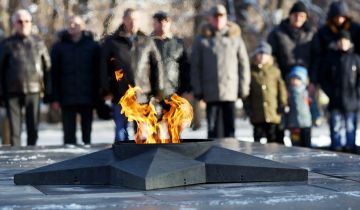 Члены коллегии Минобороны возложили венки к Могиле Неизвестного Солдата Члены коллегии Минобороны возложили венки к Могиле Неизвестного Солдата