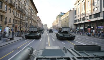 В Москве началась вторая ночная репетиция парада Победы В Москве началась вторая ночная репетиция парада Победы