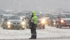 Снегопад значительно осложнил движение в Москве