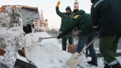Небывалый снегопад доставил москвичам массу неудобств