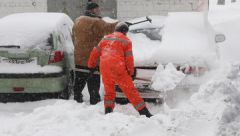 Около 2,5 тысячи машин были перемещены с улиц Москвы в снегопад