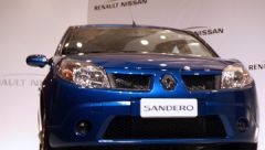 Компания Renault подарила мэру Москвы машину марки Sandero