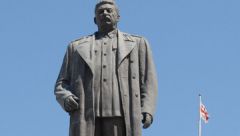 Власти Москвы призывают не "вымарывать" образ Сталина из истории
