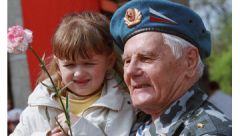 Власти Москвы выплатят ветеранам по 1-2 тыс руб ко Дню Победы