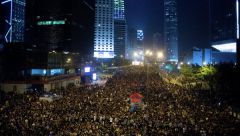 Глава Гонконга: у протестующих "нулевой шанс" повлиять на Пекин