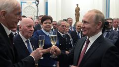 Путин поговорил с представителем консервного завода в Приморье