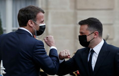 Во Франции рассказали о "вежливом ответе" Макрона на вопрос Зеленского