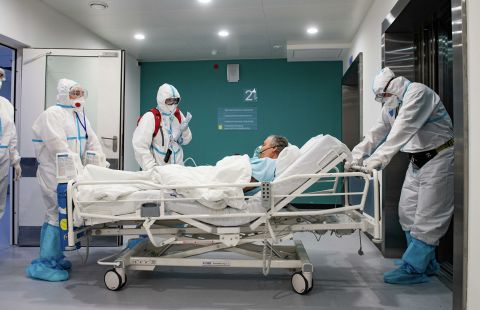 В Москве госпитализировали 1070 человек с COVID-19 за сутки