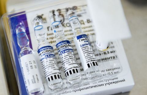 Гинцбург рассказал о масштабах производства вакцин "Спутник"