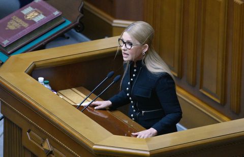 Тимошенко заявила, что Украина стоит на коленях перед Россией
