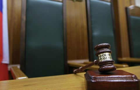 Суд отправил на лечение москвича за убийство жены и ее родителей
