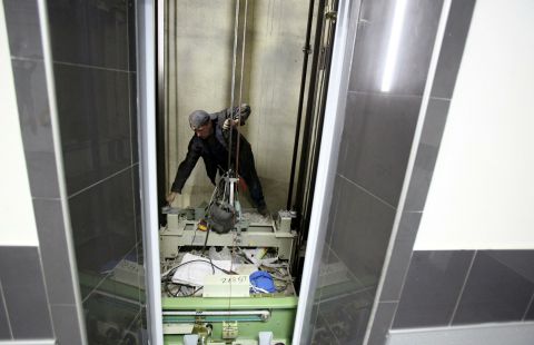 Жилинспекция заставила отремонтировать лифты на северо-западе Москвы