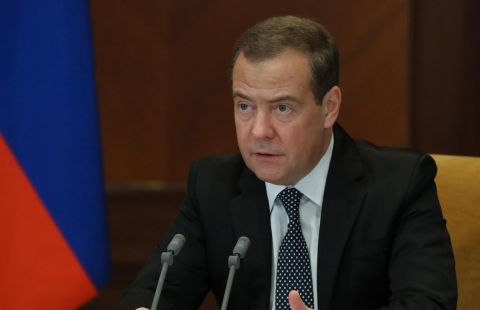 Медведев иронично отреагировал на заявления G7 о санкциях
