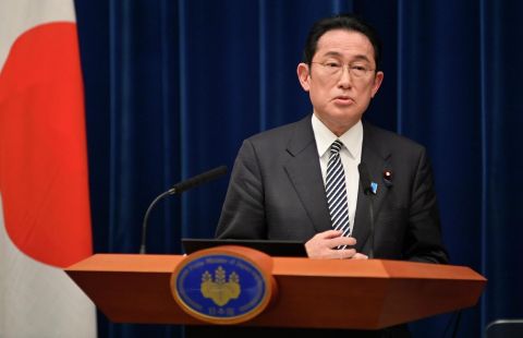 Премьер Японии призвал возобновить обмены на Курилах