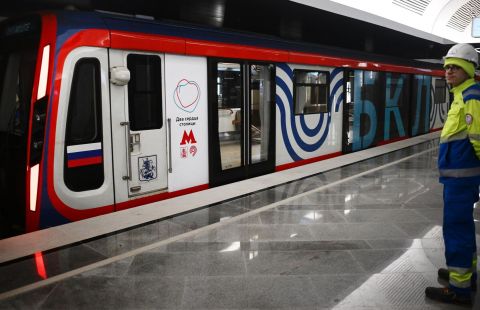 На Кольцевой линии метро Москвы человек попал на рельсы