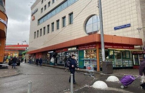 В Москве снесли незаконный торговый павильон у метро "Теплый стан"