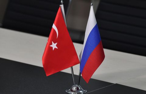 Турция и Россия обсуждали альтернативы SWIFT в платежах, сообщил источник