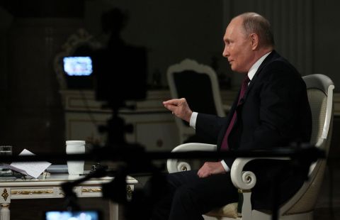 Эксперт оценил интерес к интервью Путина Карлсону