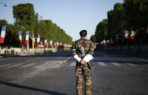 Экс-разведчик раскрыл, как офицеры французской армии относятся к России