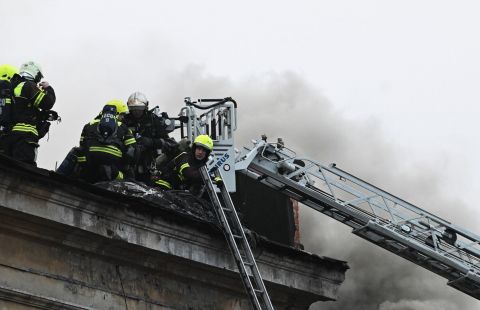 На западе Москвы потушили пожар в трехэтажном здании